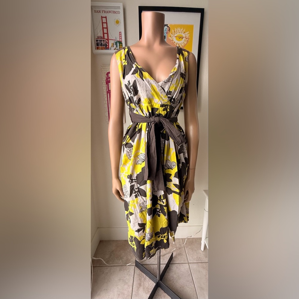 Chic Floral Midi Dress in Yellow and Brown